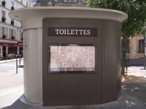 paris for a month, toilette, the three tomatoes